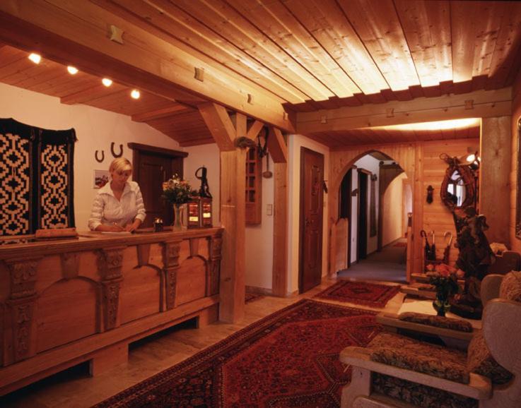 Hotel Garni Ernst Falch Sankt Anton am Arlberg Exteriör bild
