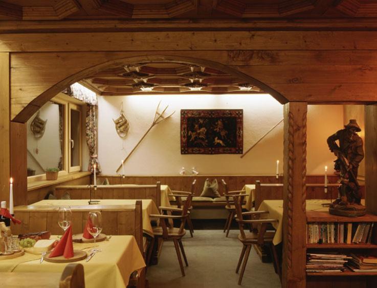 Hotel Garni Ernst Falch Sankt Anton am Arlberg Exteriör bild