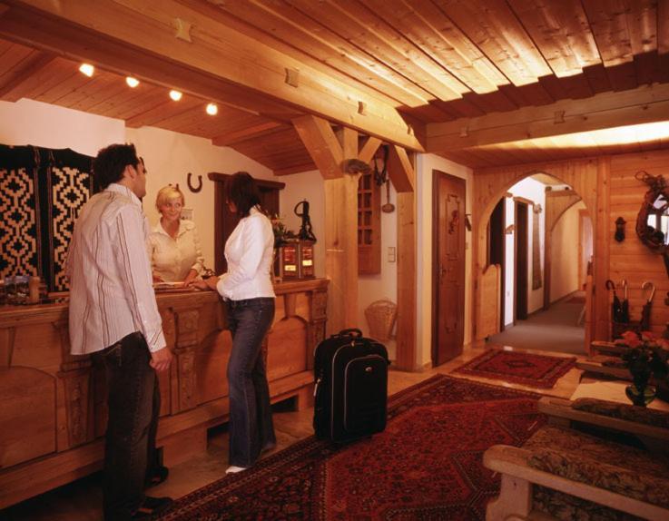 Hotel Garni Ernst Falch Sankt Anton am Arlberg Exteriör bild