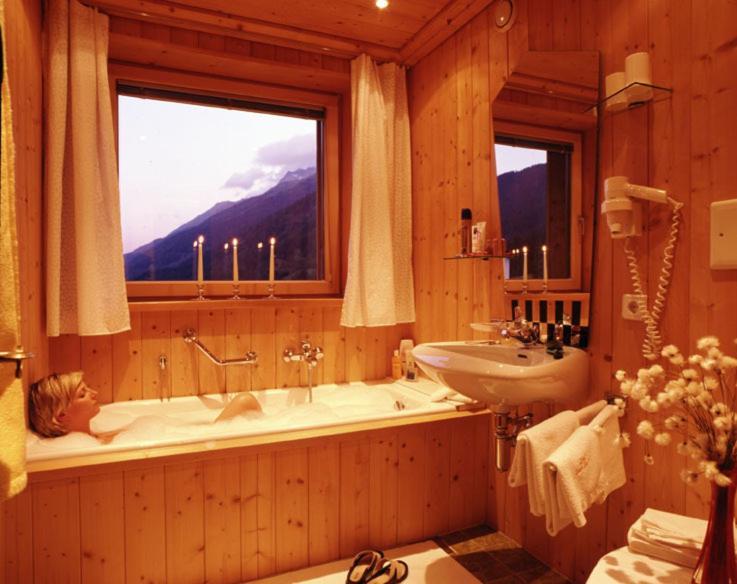 Hotel Garni Ernst Falch Sankt Anton am Arlberg Rum bild