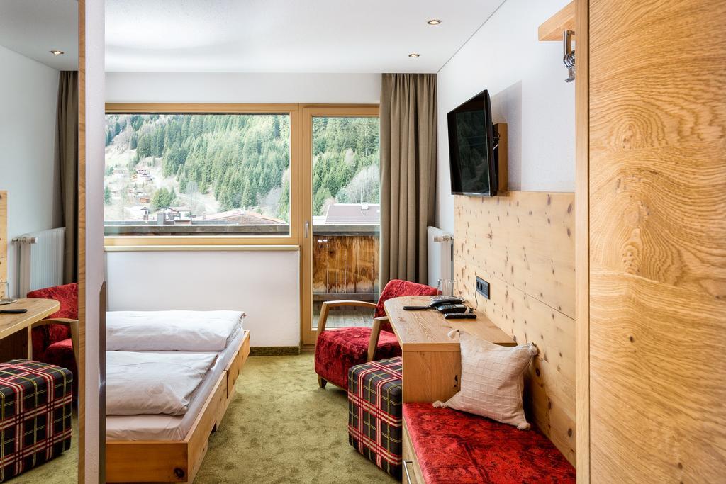 Hotel Garni Ernst Falch Sankt Anton am Arlberg Exteriör bild