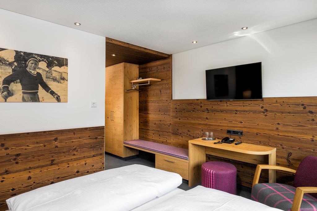 Hotel Garni Ernst Falch Sankt Anton am Arlberg Exteriör bild