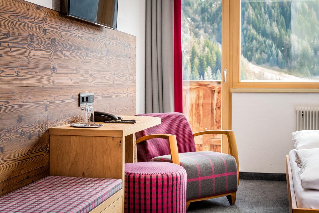 Hotel Garni Ernst Falch Sankt Anton am Arlberg Exteriör bild
