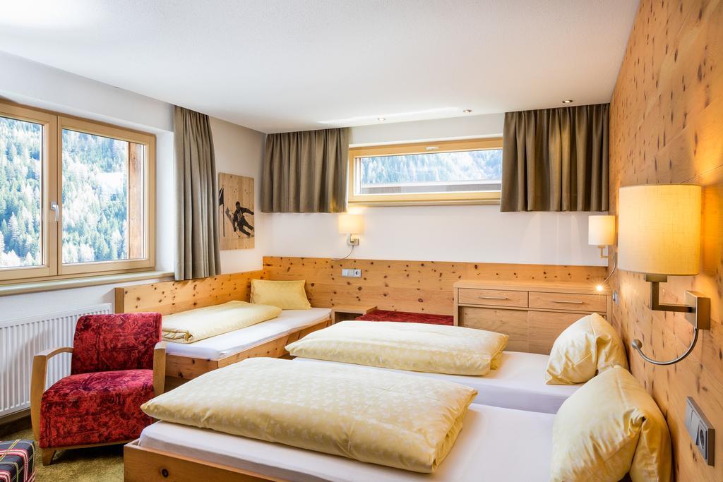 Hotel Garni Ernst Falch Sankt Anton am Arlberg Exteriör bild