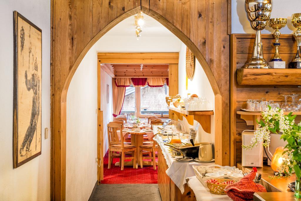 Hotel Garni Ernst Falch Sankt Anton am Arlberg Exteriör bild
