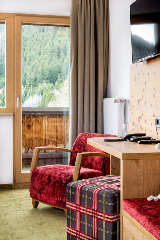 Hotel Garni Ernst Falch Sankt Anton am Arlberg Exteriör bild