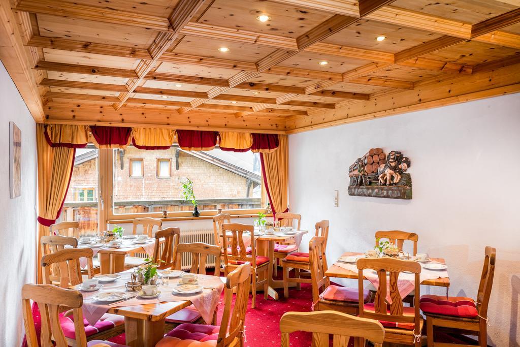 Hotel Garni Ernst Falch Sankt Anton am Arlberg Exteriör bild