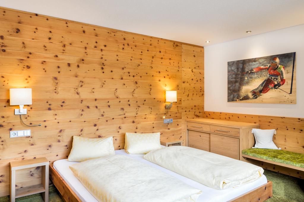 Hotel Garni Ernst Falch Sankt Anton am Arlberg Exteriör bild