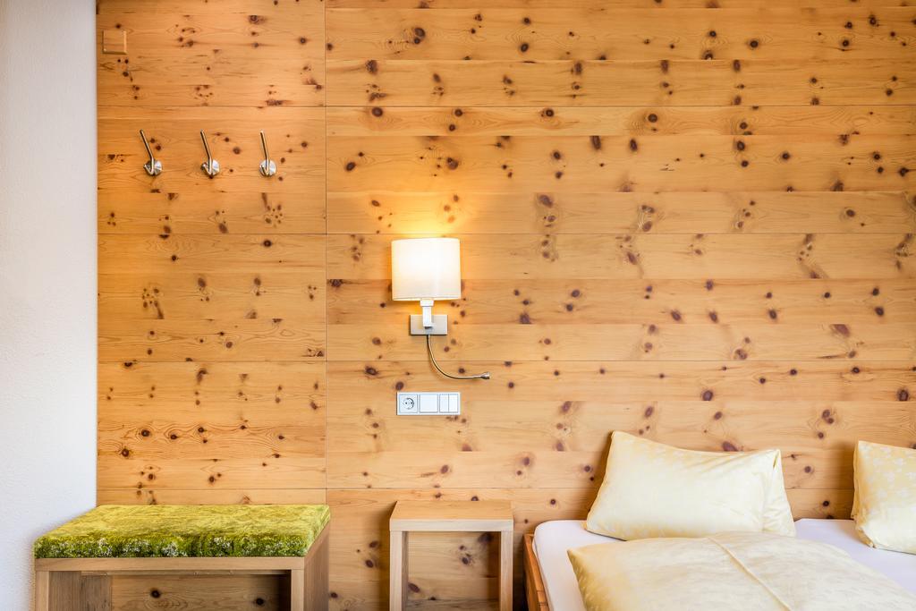Hotel Garni Ernst Falch Sankt Anton am Arlberg Exteriör bild